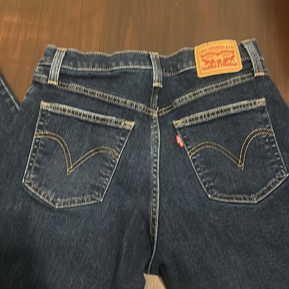 Levi’s High Waisted Mom Jeans Medium Wash Size 28 - Picture 9 of 13